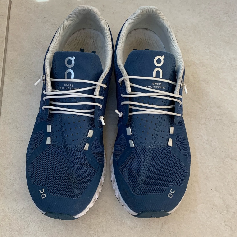 On Cloud Women’s size 9 navy blue